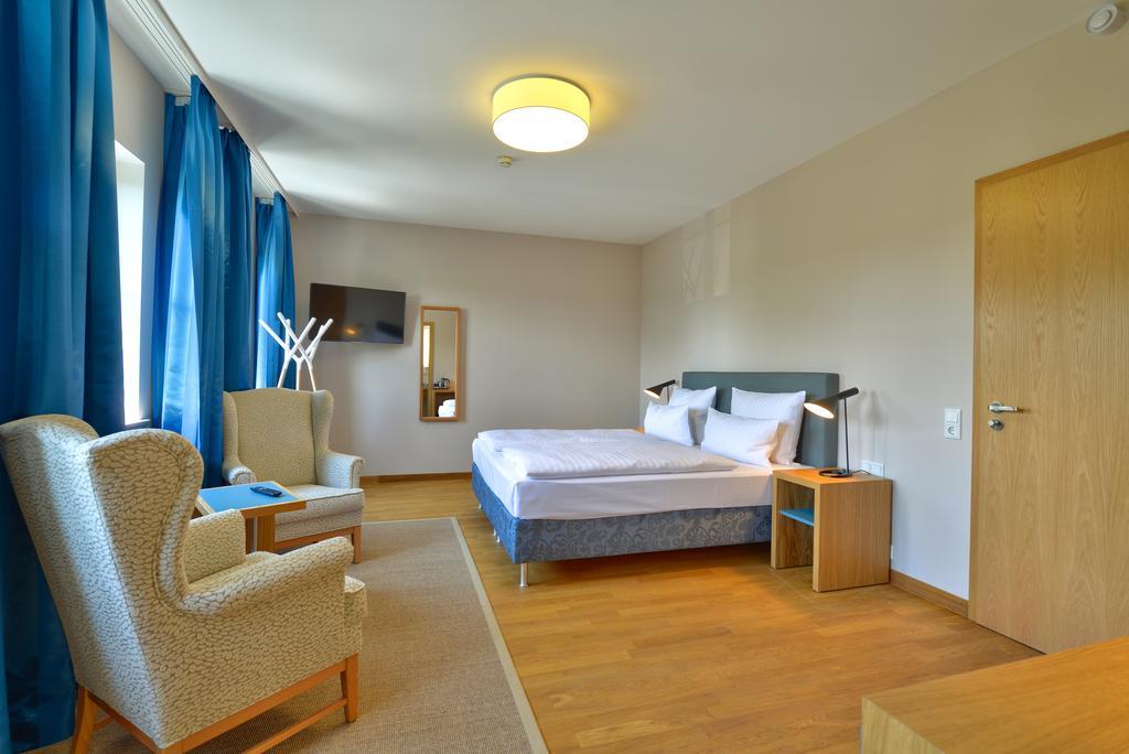 Vogelsburg Hotell Escherndorf Rum bild