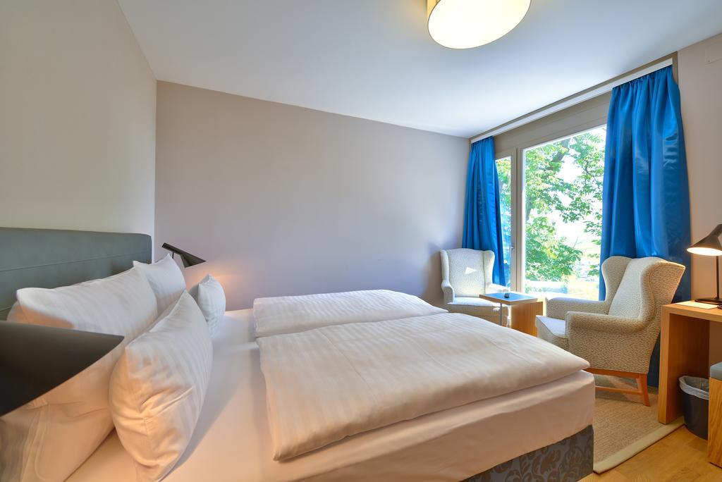Vogelsburg Hotell Escherndorf Rum bild