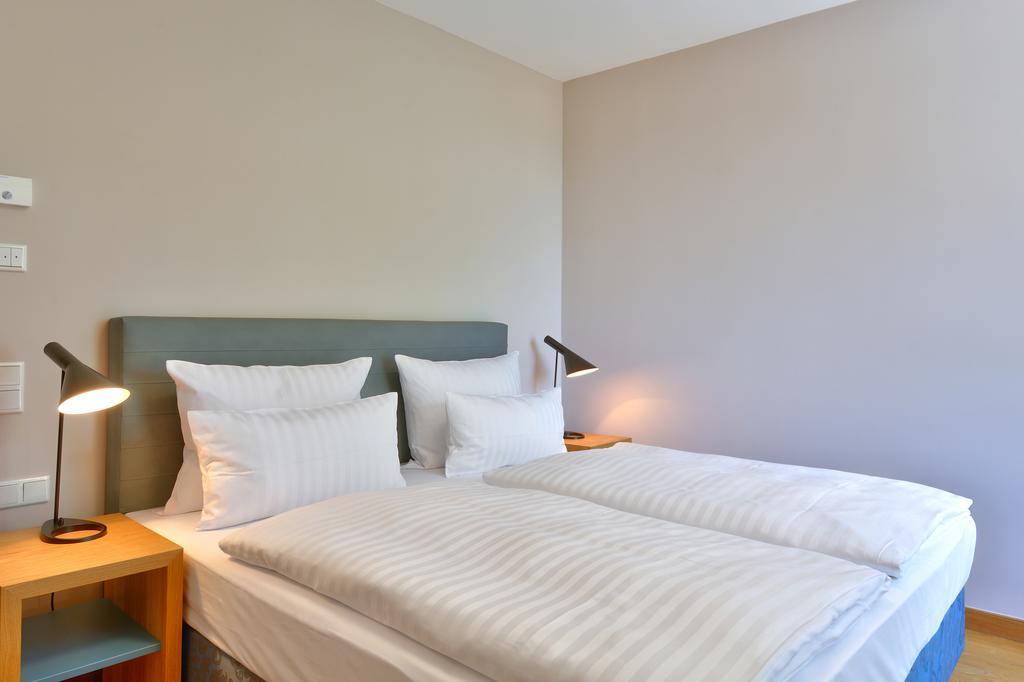 Vogelsburg Hotell Escherndorf Rum bild